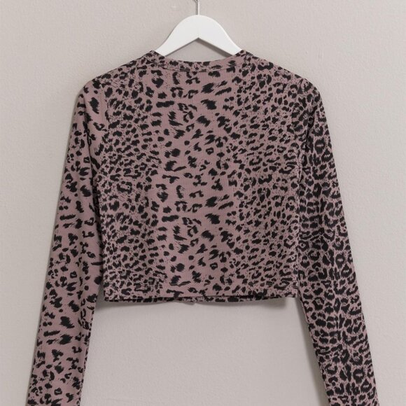 HYFVE Animal Print Snap-Down Crop Cardigan - Trendy & Cozy for Every Season - Picture 2 of 7